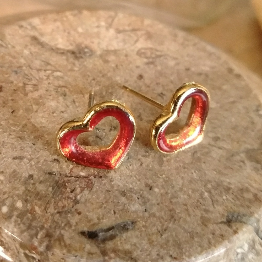 5/$20 VNTG Enamel heart earrings Gold tone posts